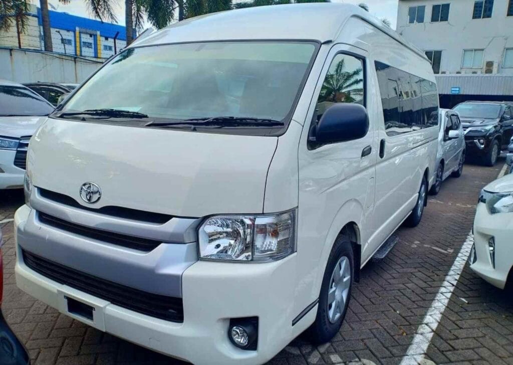 Kenapa Memilih Hiace untuk Perjalanan Jakarta Bandung