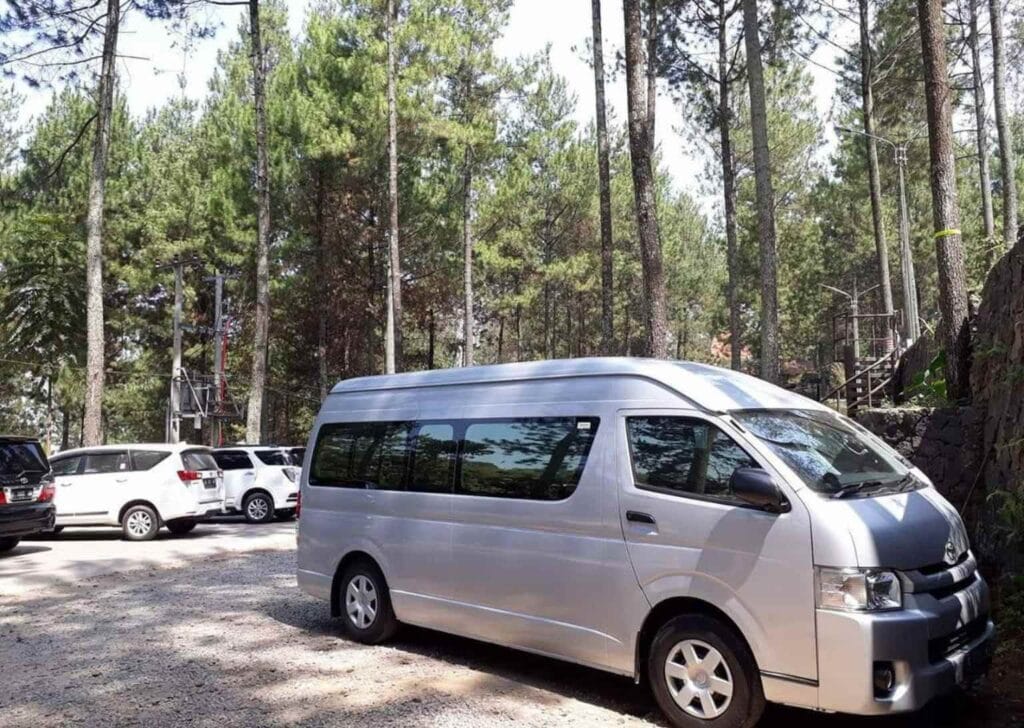 Keuntungan Sewa Hiace untuk Perjalanan Jakarta Jogja